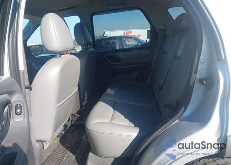 2005 Ford Escape Xlt z USA, uszkodzony, nr VIN 1FMYU03145KB32164